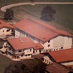 Schernhof Hoamatzeit - Tiroler Bauernhof * Зелль